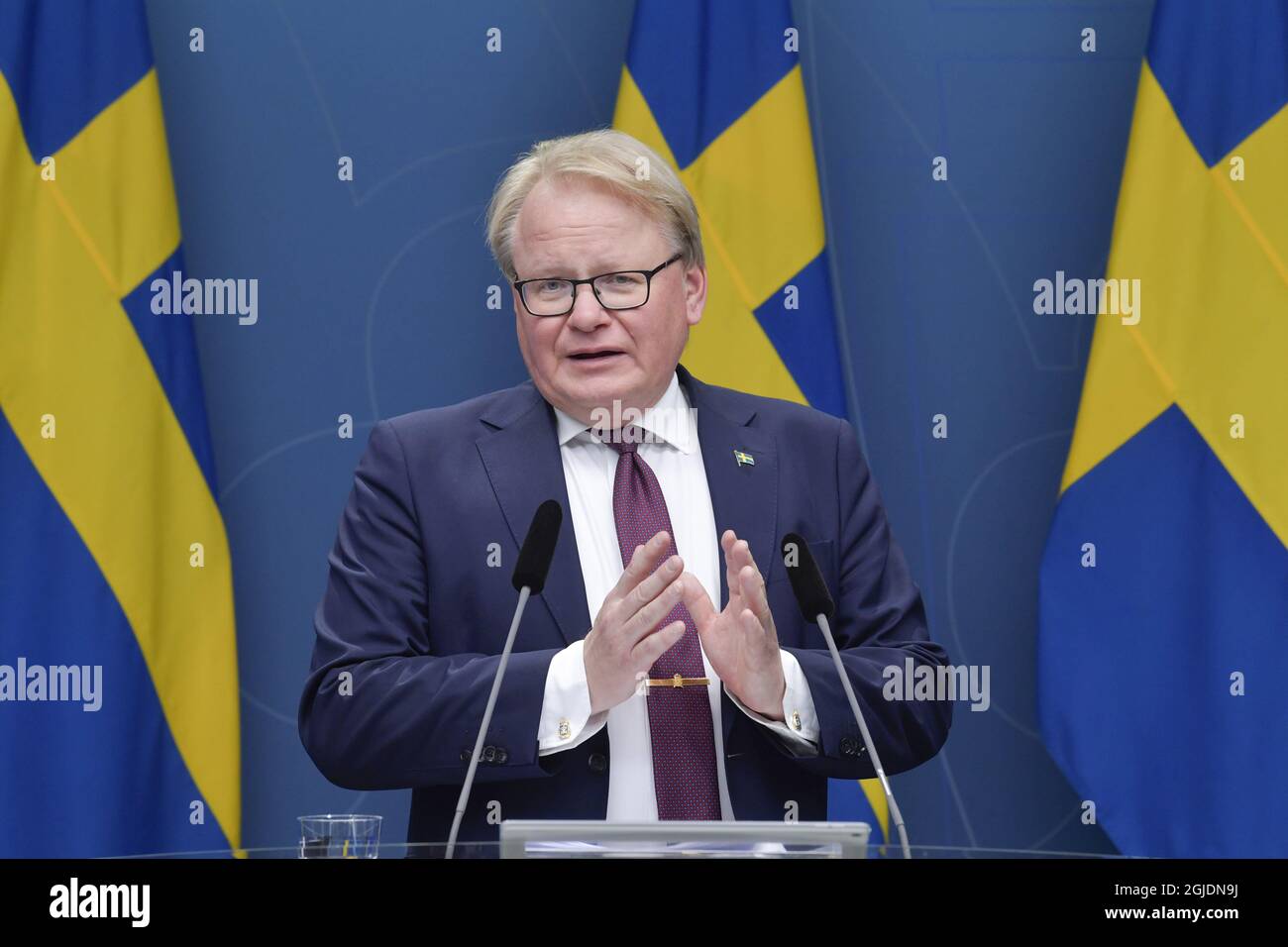 Il ministro svedese della Difesa Peter Hultqvist parla durante una conferenza stampa che presenta un nuovo disegno di legge del governo sulla difesa totale del paese. Foto: Jessica Gow / TT / code 10070 *** SWEDEN OUT *** Foto Stock