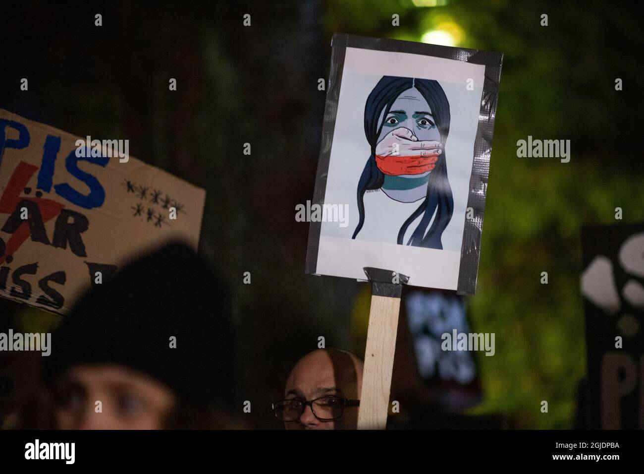 Una manifestazione al di fuori dell'ambasciata polacca a Stoccolma, Svezia, il 28 ottobre 2020, contro l'inasprimento della legge sull'aborto in Polonia. Foto: Amir Nabizadeh / TT code12040 Foto Stock
