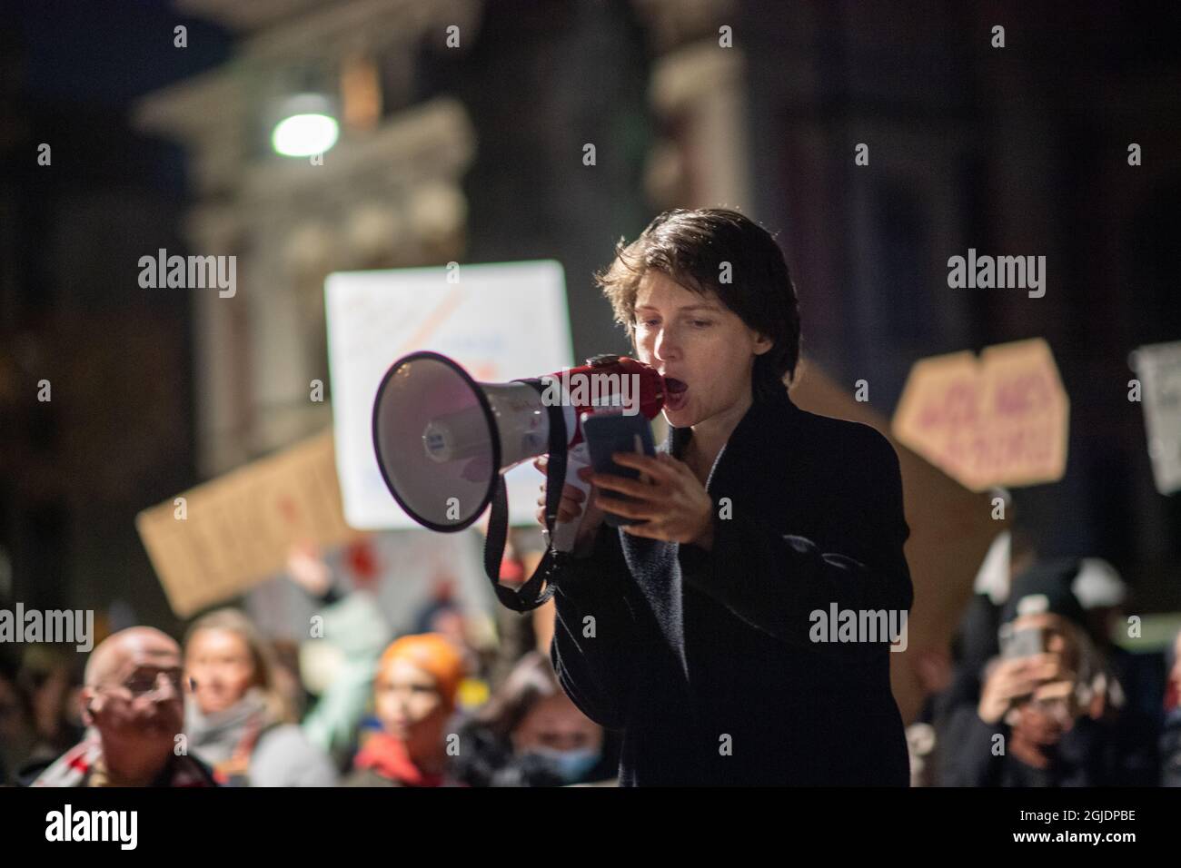 Una manifestazione al di fuori dell'ambasciata polacca a Stoccolma, Svezia, il 28 ottobre 2020, contro l'inasprimento della legge sull'aborto in Polonia. Foto: Amir Nabizadeh / TT code12040 Foto Stock