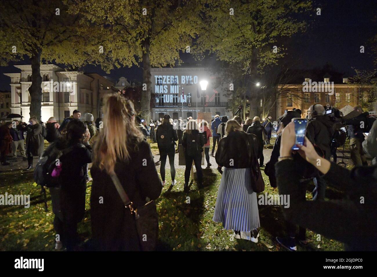 Una manifestazione al di fuori dell'ambasciata polacca a Stoccolma, Svezia, il 28 ottobre 2020, contro l'inasprimento della legge sull'aborto in Polonia. Foto: Amir Nabizadeh / TT code12040 Foto Stock