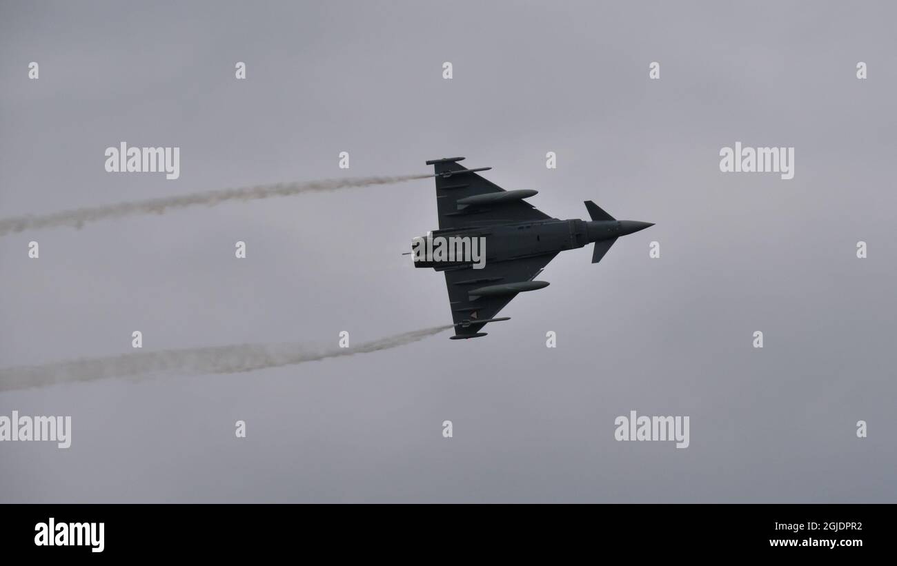 Zeltweg, Austria 6 SETTEMBRE 2019 Agile aereo da combattimento jet in volo con fumo. Eurofighter Typhoon EFA dell'Aeronautica militare austriaca Foto Stock