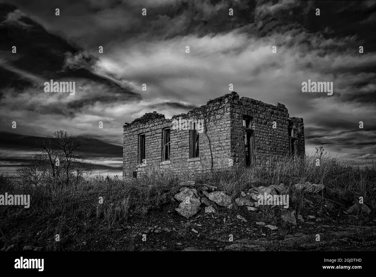 Scuola abbandonata nel mezzo delle colline di Kansas Flint. Foto Stock