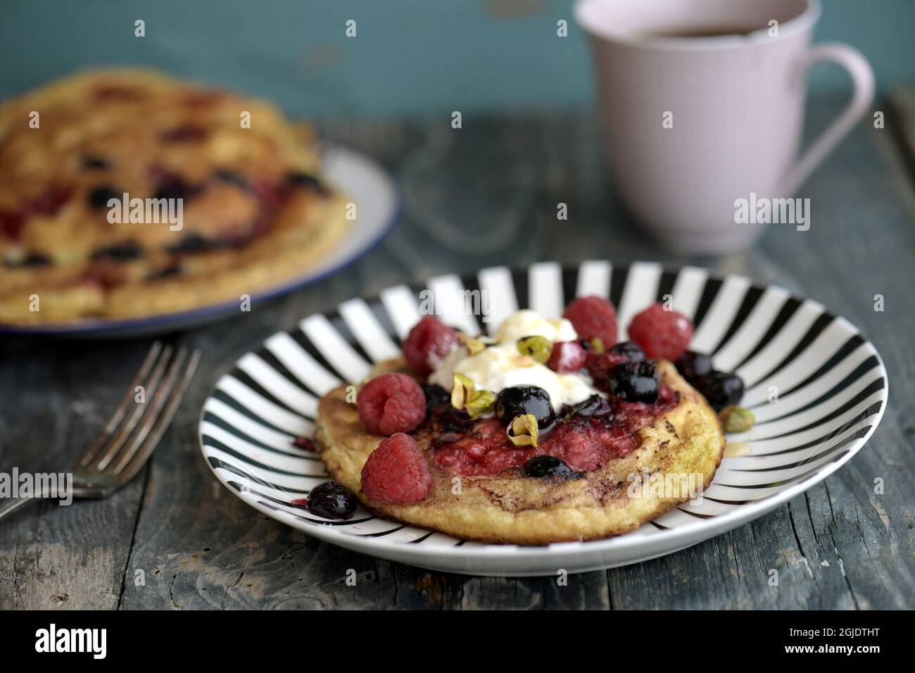 Le frittelle sono popolari in tutto il mondo. Pancake americani con frutti di bosco e cardamomo. Foto Janerik Henriksson / TT / code 10010 Foto Stock