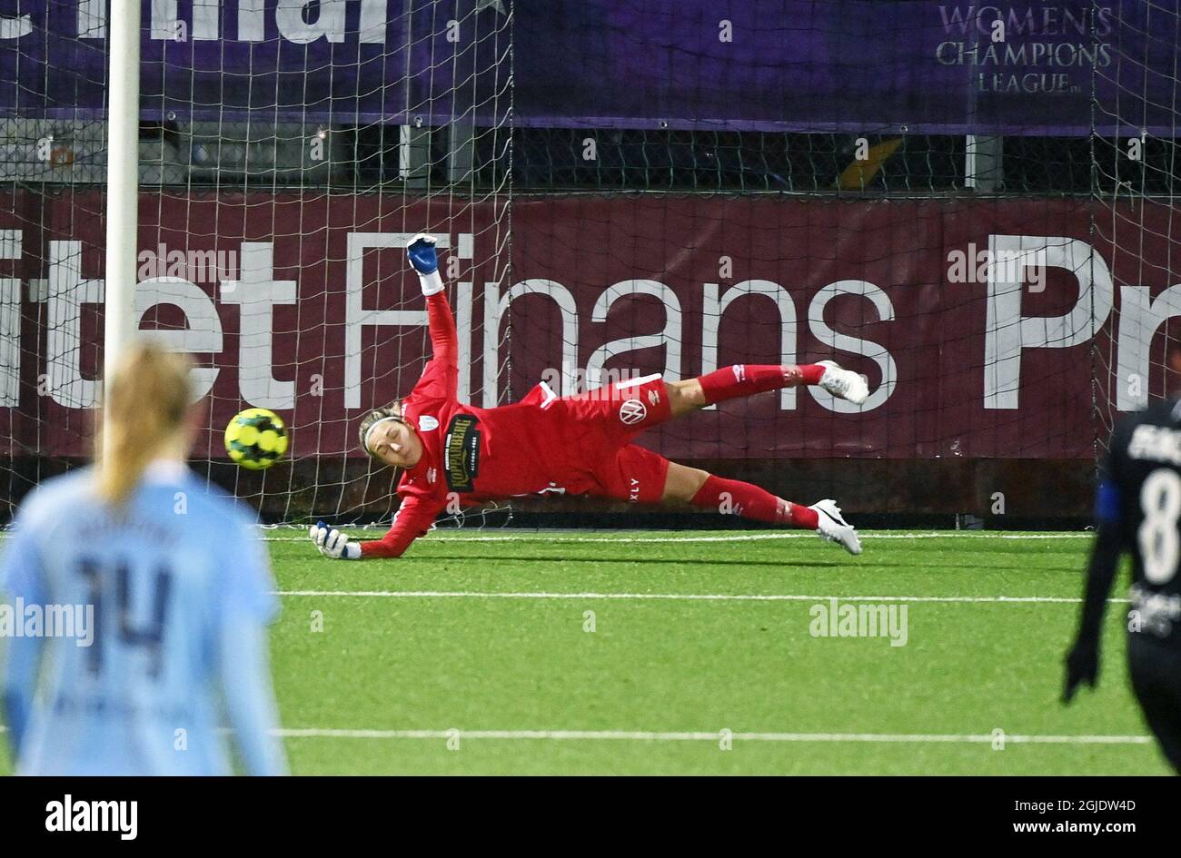 Gothenburg 2020-12-09 UEFA Women`s Champions League Gothenburg FC - Manchester City 1-2 così vicino che Jennifer Falk salva la 1-1 Goal Photo Tommy Holl / TT Code 2391 Foto Stock