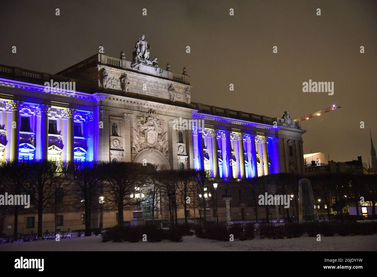 Il Riksdag svedese celebra la democrazia con uno spettacolo di luci a Stoccolma Svezia, 26 gennaio 2021. Martedì 26 gennaio sono passati esattamente cento anni da quando il Parlamento ha preso la seconda e ultima decisione di introdurre il suffragio universale e paritario in Svezia e le donne hanno finalmente potuto votare alle elezioni. Foto: Lars Schroder / TT / code 10510 Foto Stock