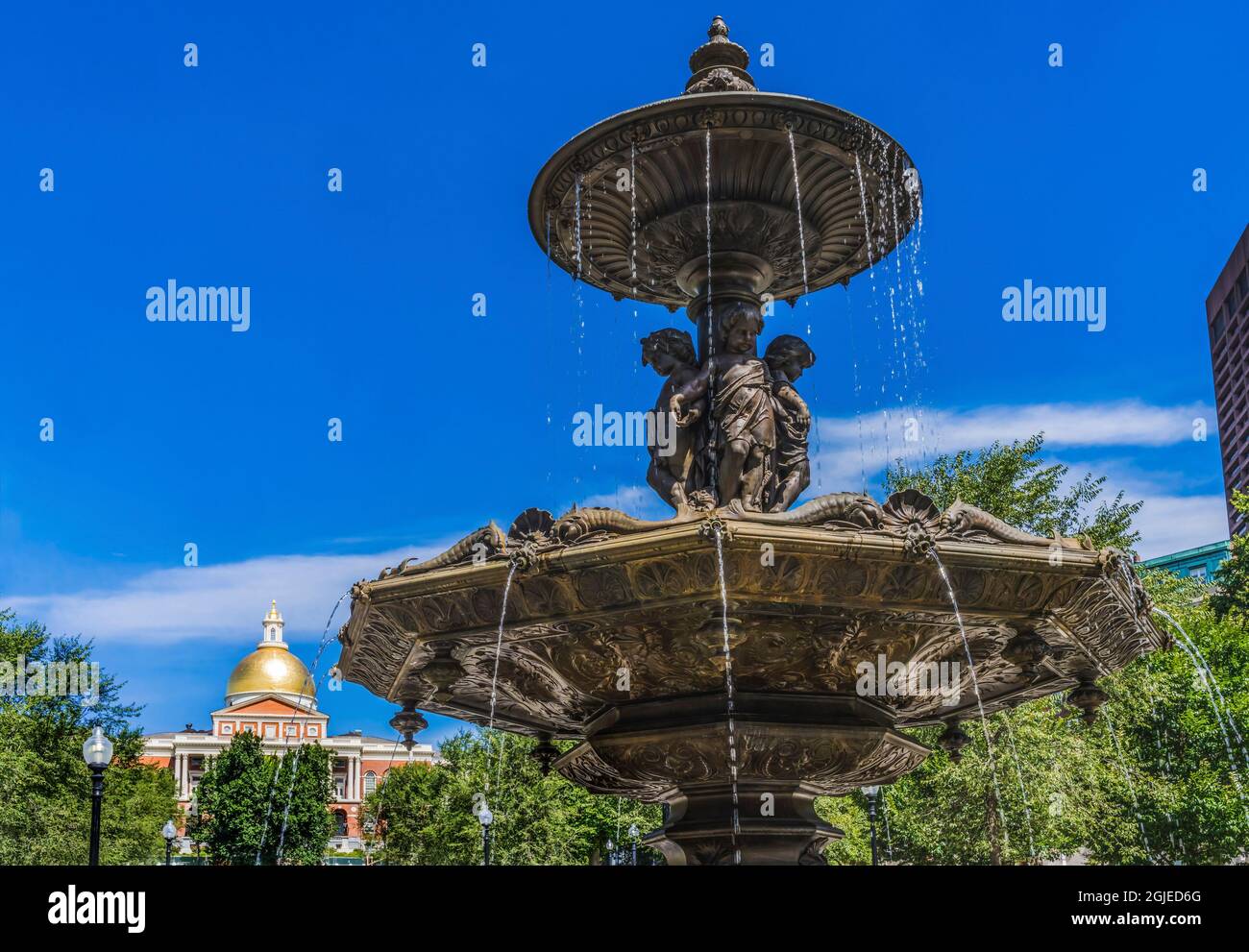 Brewer Fountain, Boston Common, state House, Boston, Massachusetts. Fontana cast nel 1868 da Lenard. Massachusetts state House costruita nel 1798 e oro lea Foto Stock