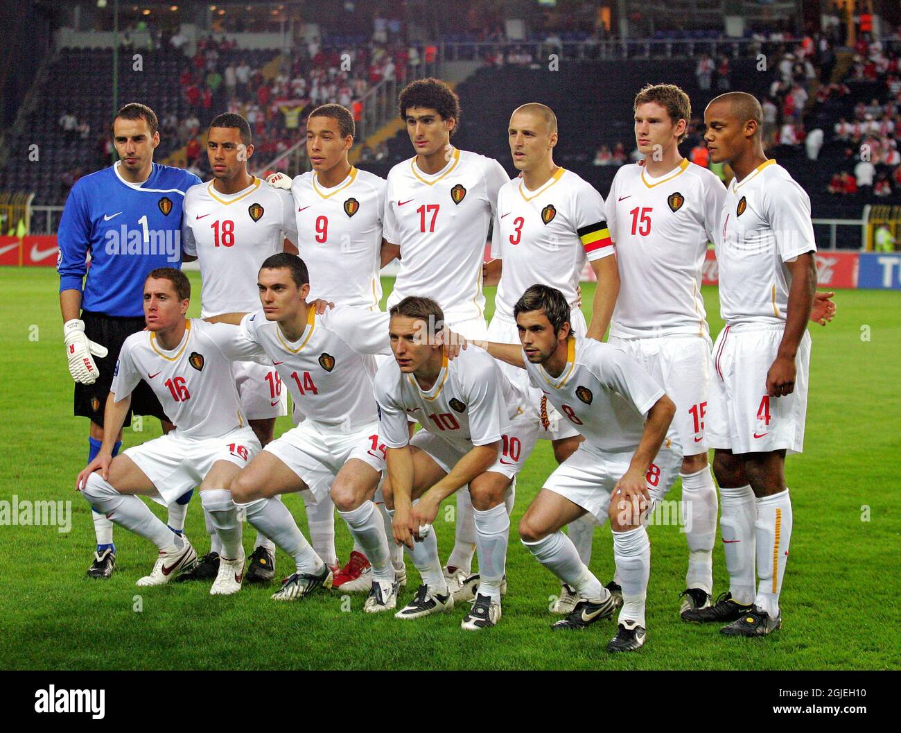 La squadra belga prima della partita. Fila posteriore (L-R) Stijn Stijnen, Mausa Dembele, Axel Witsel, Marauane Fellaini, Timmy Simons, Jan Vertonghen, Vincent Kompany, prima fila (L-R) Gill Swerts, Thomas Vermaelen, Wesley Sonck, Steven Defour. Foto Stock