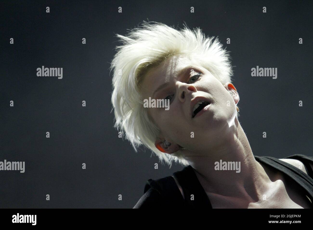 Robyn si esibisce durante il festival Peace & Love di Borlange, nel Midwest della Svezia Foto Stock