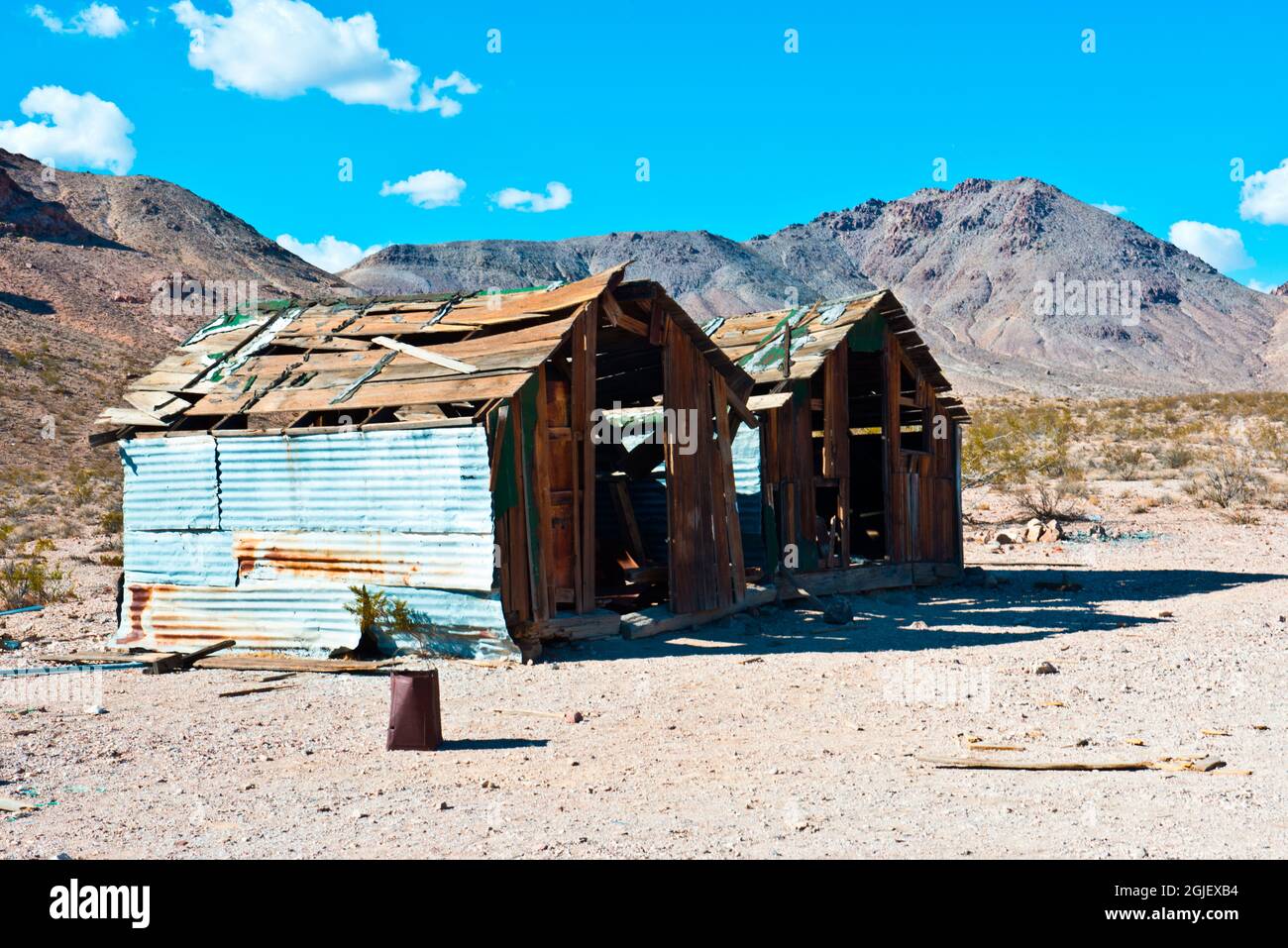 USA, Nevada, Rhyolite, Goldwell Museum, abbandonati edifici in deterioramento Foto Stock