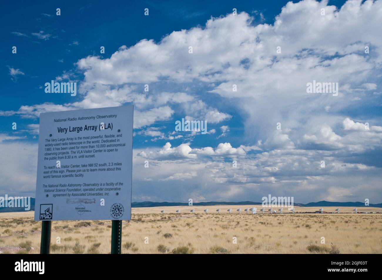 USA, New Mexico. Molto ampia schiera dell'Osservatorio Nazionale dell'Astronomia radio vicino a Socorro, New Mexico. Foto Stock