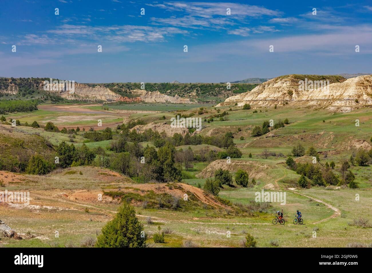 Mountain bike sul Maah Daah Hey Trail vicino a Tom's Wash nel Little Missouri National Grasslands, North Dakota, Stati Uniti. (SIG.) Foto Stock