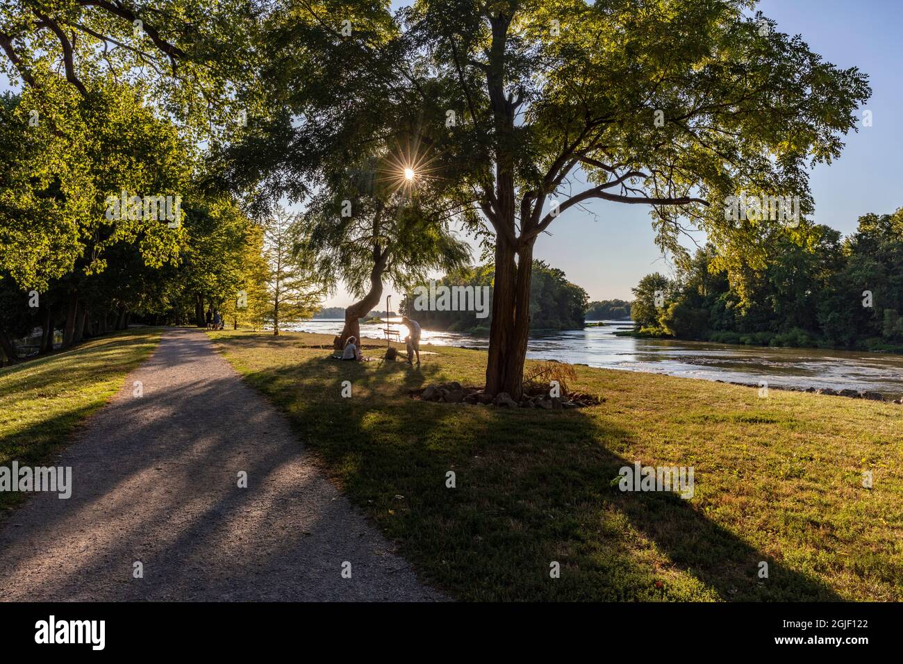 Towpath Trail e Maumee River a Grand Rapids, Ohio, USA Foto Stock