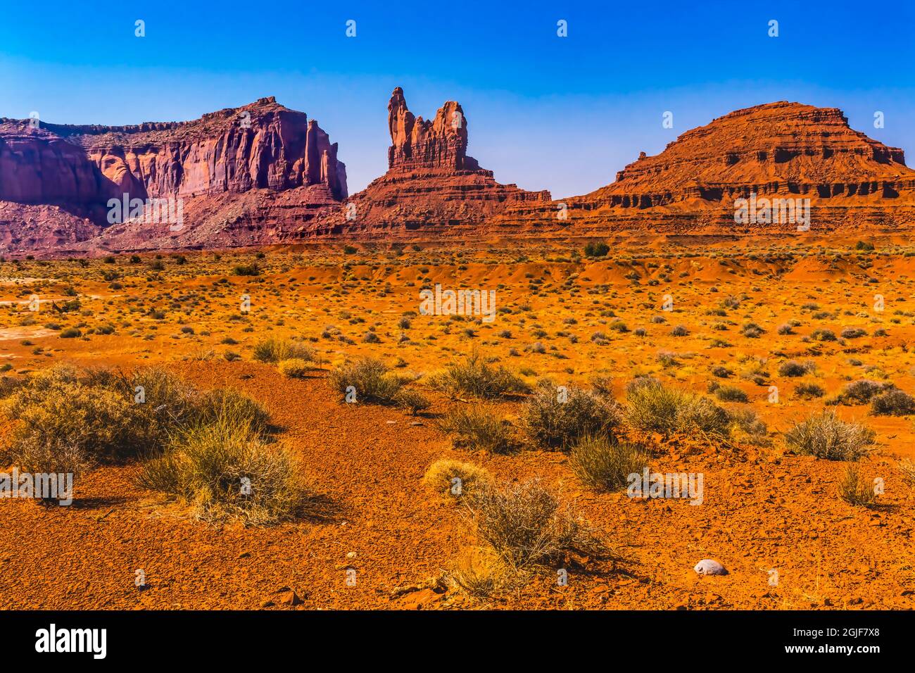 Colorata formazione rocciosa di Hen Butte, Monument Valley, Utah. Foto Stock