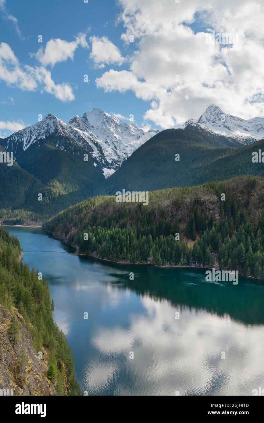 Colonial Peak, Pyramid Peak e Diablo Lake, Ross Lake National Recreation Area, North Cascades, Washington state Foto Stock