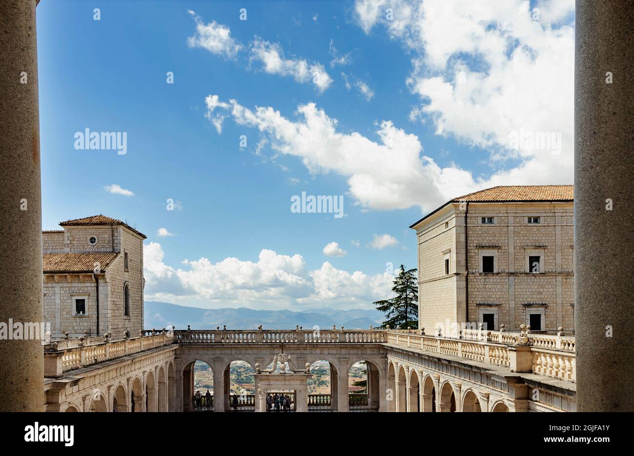 Montecassino-Italia-Agosto 29 -2021 Chiostro di Bramante con loggia del Paradiso in Abbazia di Montecassino - Italia - Foto Stock