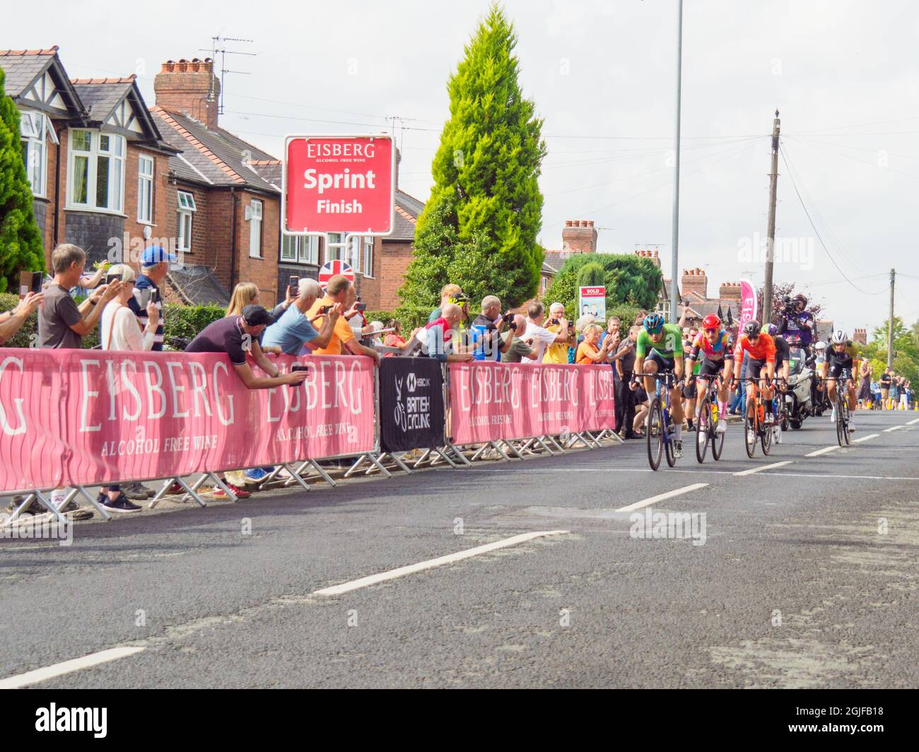 Jake Scott vince lo sprint di Congleton nel Tour AJ Bell della Gran Bretagna 2021, tappa 5 - Alderley Park a Warrington Foto Stock