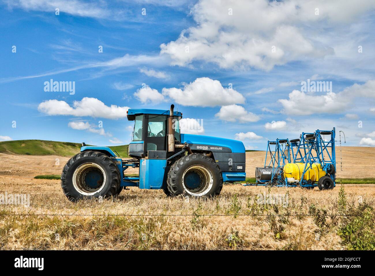 Stati Uniti, Washington state, Palouse. Attrezzature agricole a San Giovanni. Foto Stock