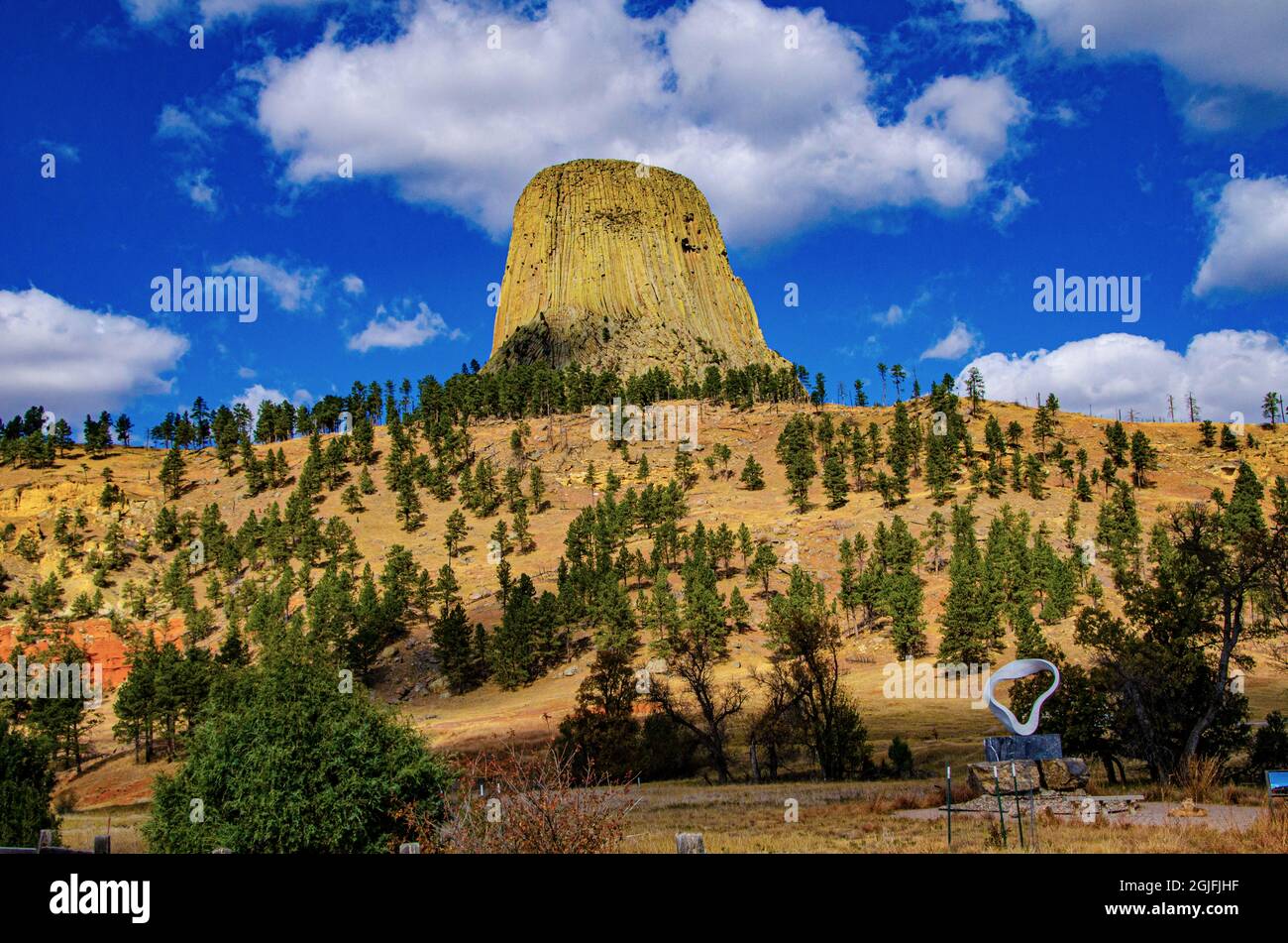 USA, Wyoming, Sundance, Devil's Tower National Monument, Devil's Tower, Circle of Sacred Smoke Memorial Foto Stock