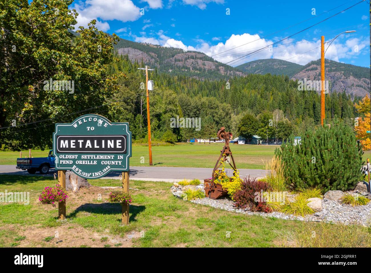 Vista generale del cartello Welcome to Metaline nella piccola città rurale di Metaline nel nord-est dello stato di Washington, USA il 6 settembre 2021. Foto Stock