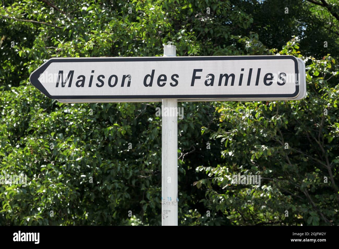 Casa di famiglie chiamato maison des Familles strada segno in lingua francese Foto Stock