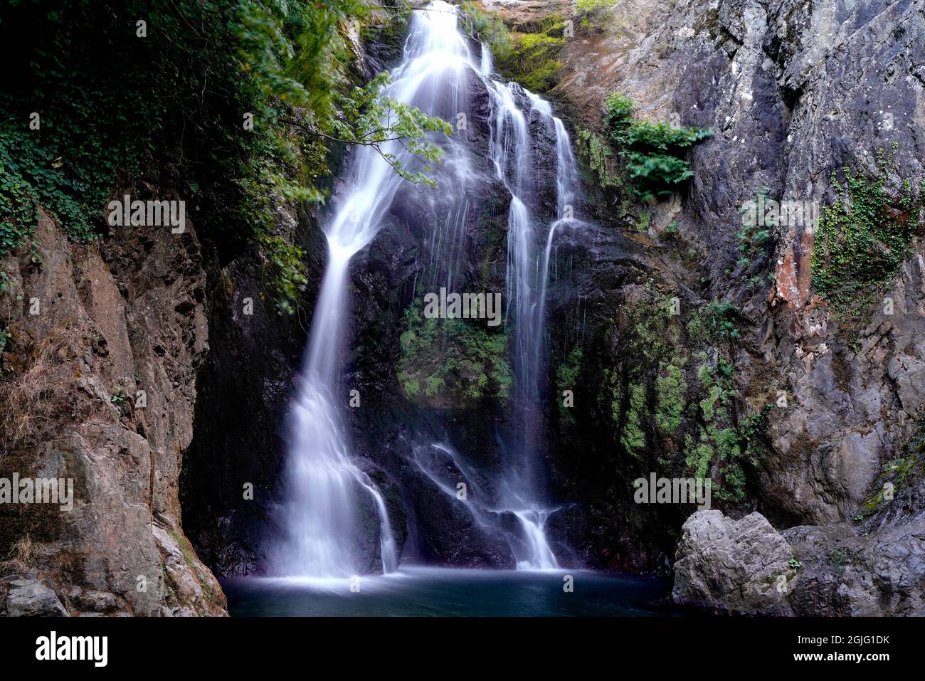 vista a lunga esposizione della cascata Foto Stock