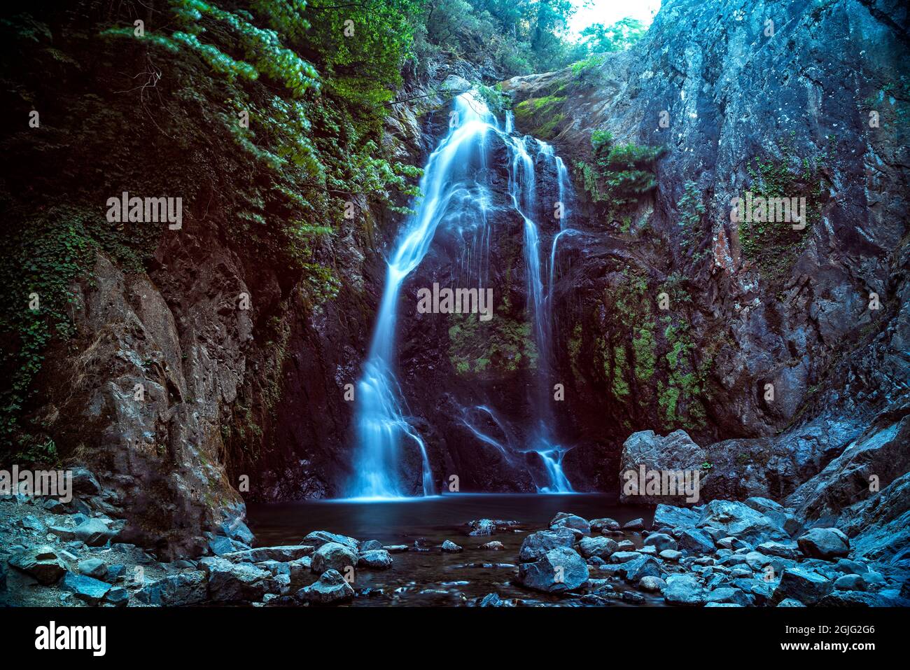 vista a lunga esposizione della cascata Foto Stock