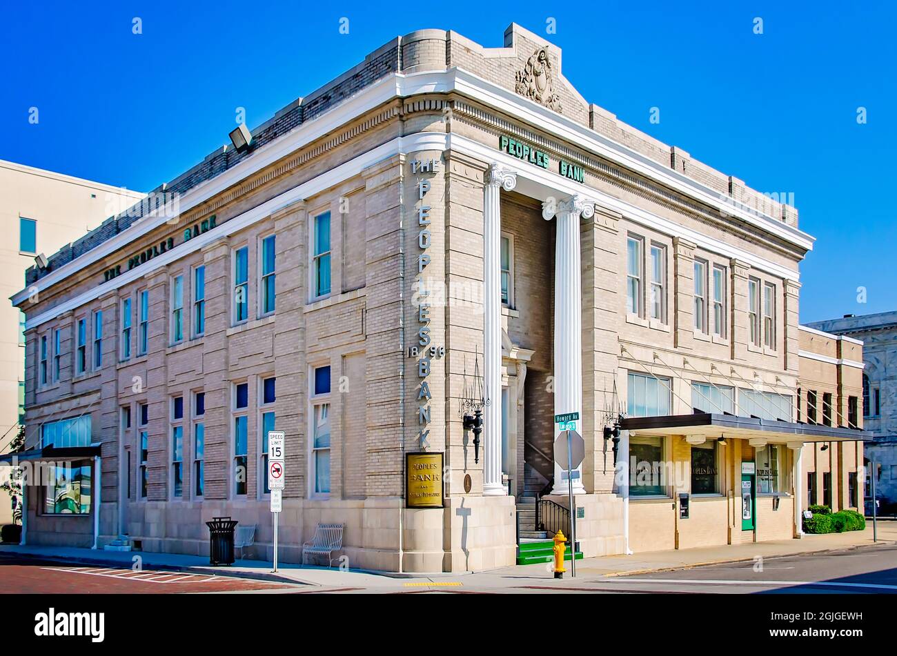 La Peoples Bank è raffigurata all'incrocio tra Lameuse Street e Howard Avenue, 5 settembre 2021, a Biloxi, Mississippi. Foto Stock