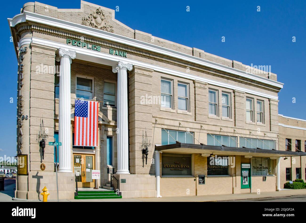 La Peoples Bank è raffigurata all'incrocio tra Lameuse Street e Howard Avenue, 5 settembre 2021, a Biloxi, Mississippi. Foto Stock