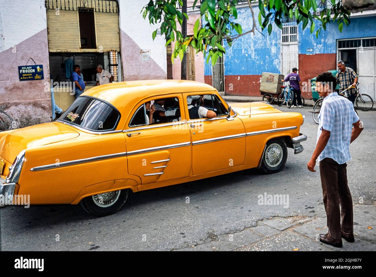 Auto americana classica anni '50 parcheggiata a Sancti Spiritus, Cuba Foto Stock