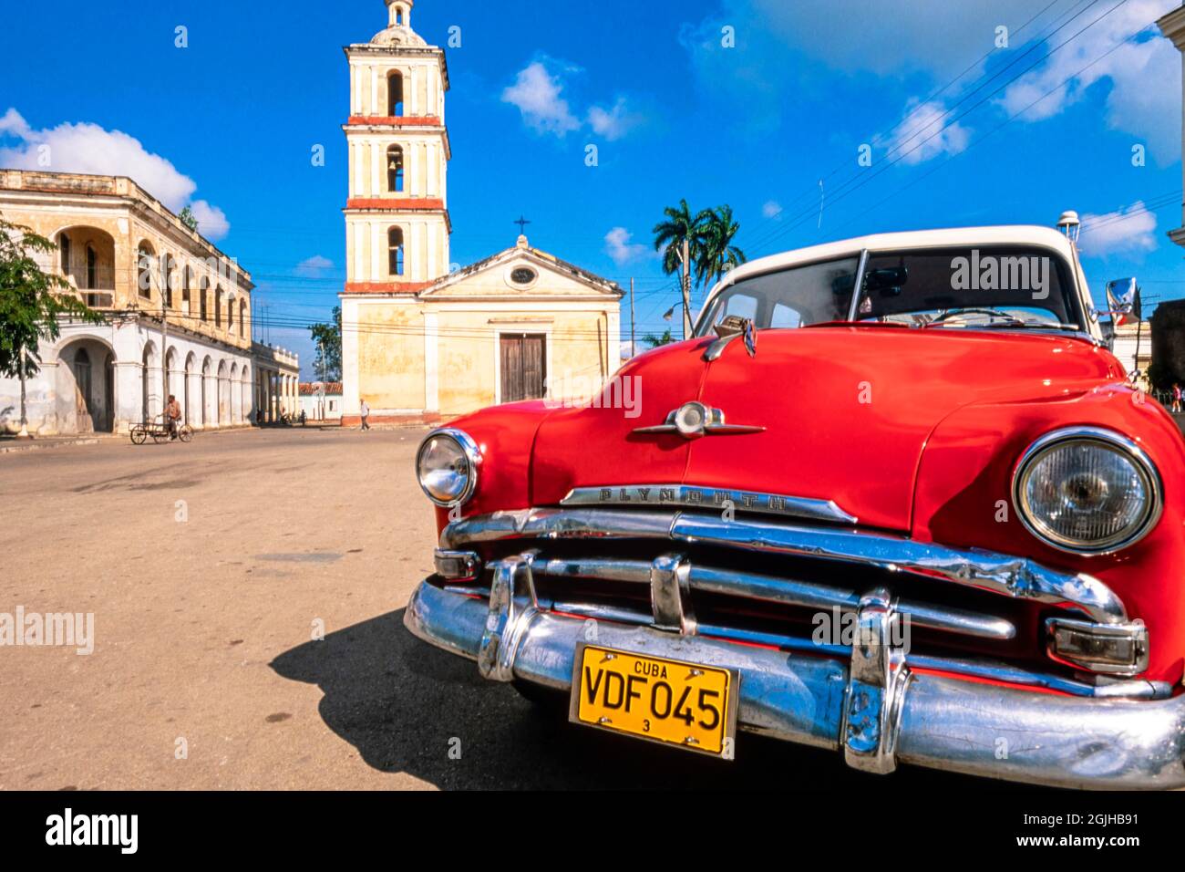 Auto classica americana 1951 Plymouth, Parque Marti, Remedios, Cuba Foto Stock