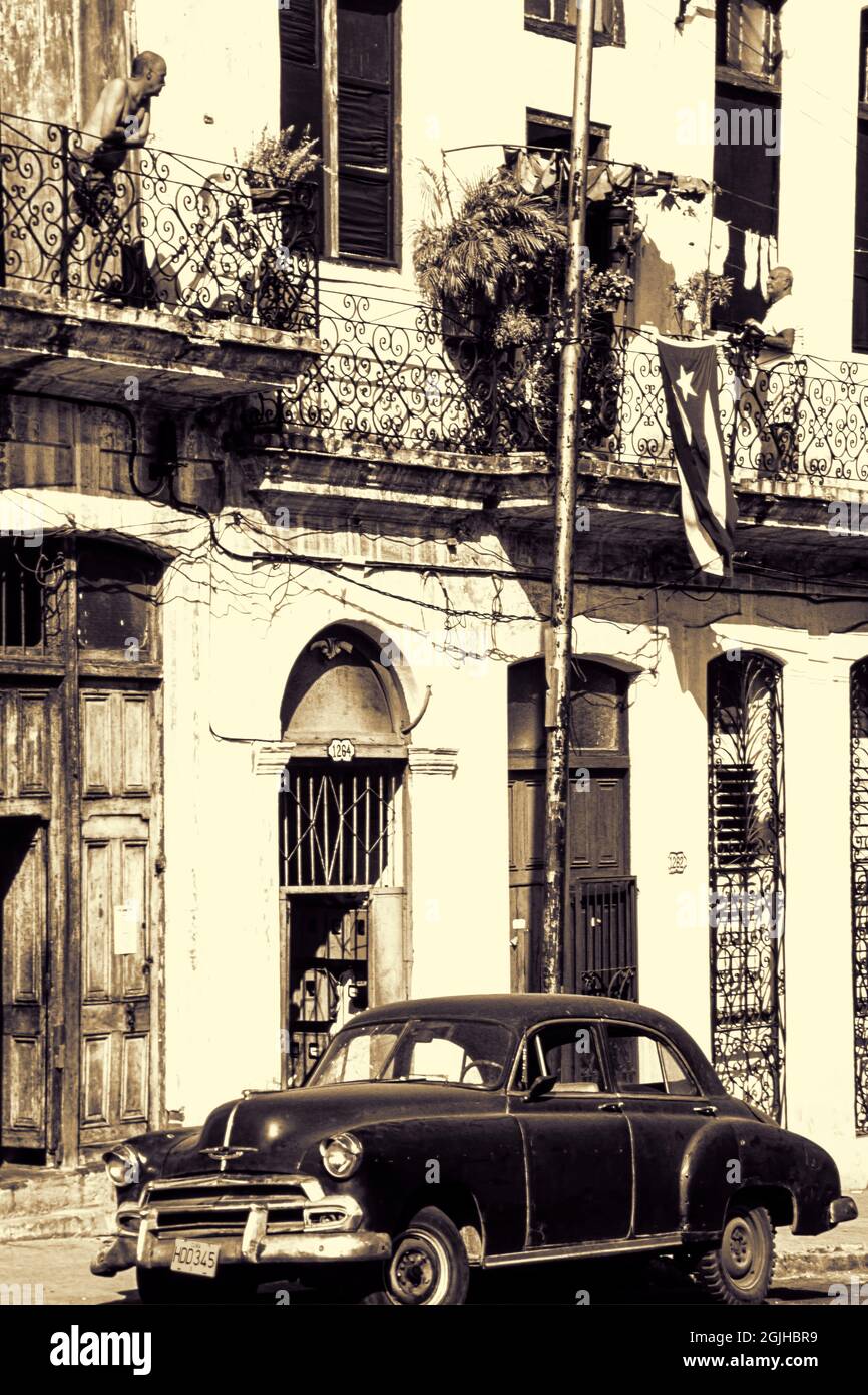Auto americana classica anni '50, Chevrolet Styleline 1951, parcheggiata in strada, Havana, Cuba Foto Stock