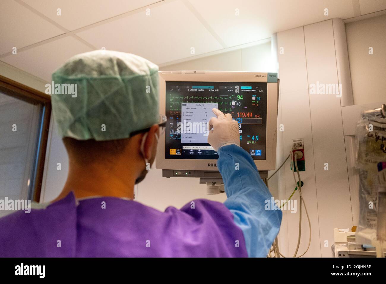 Personale medico presso l'unità di terapia intensiva dell'ospedale di Liegi che è gravemente colpito da Covid 19. Liegi, Belgio. Foto Stock