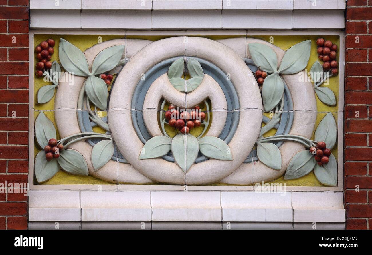 Londra, Inghilterra, Regno Unito. Michelin House, 81 Fulham Road. (1911) primo quartier generale britannico della Michelin Tire Company. Dettagli esterni Foto Stock
