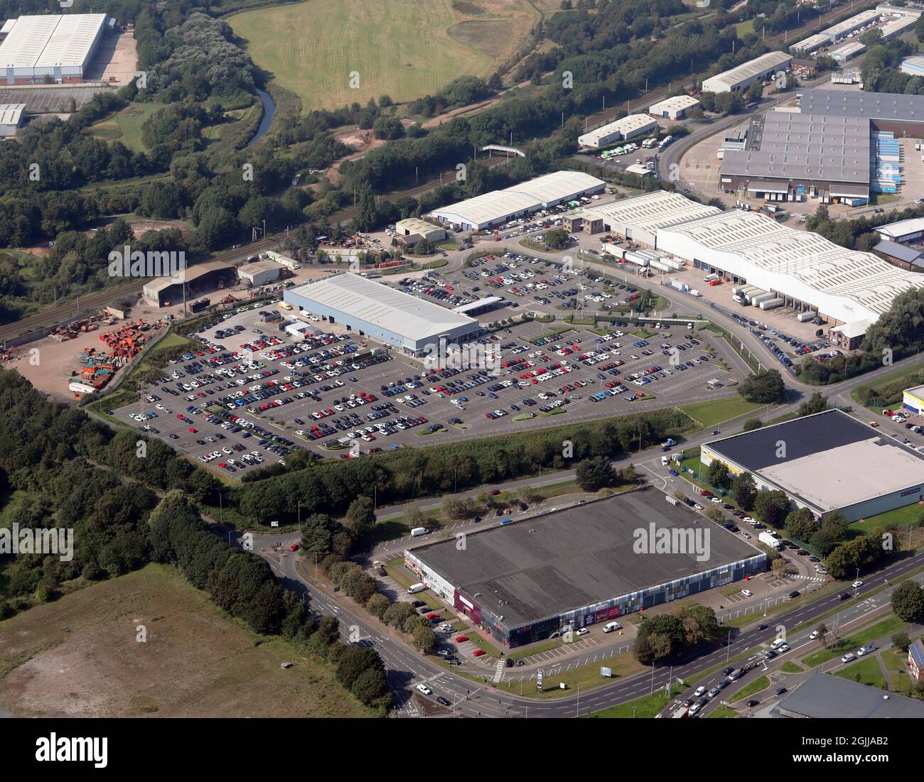 Vista aerea di Chetham Court che include Tenpin Warrington; PureGym; nuota! Piscina di Warrington e Tru Ninja. Calver Park Road, Warrington. Foto Stock