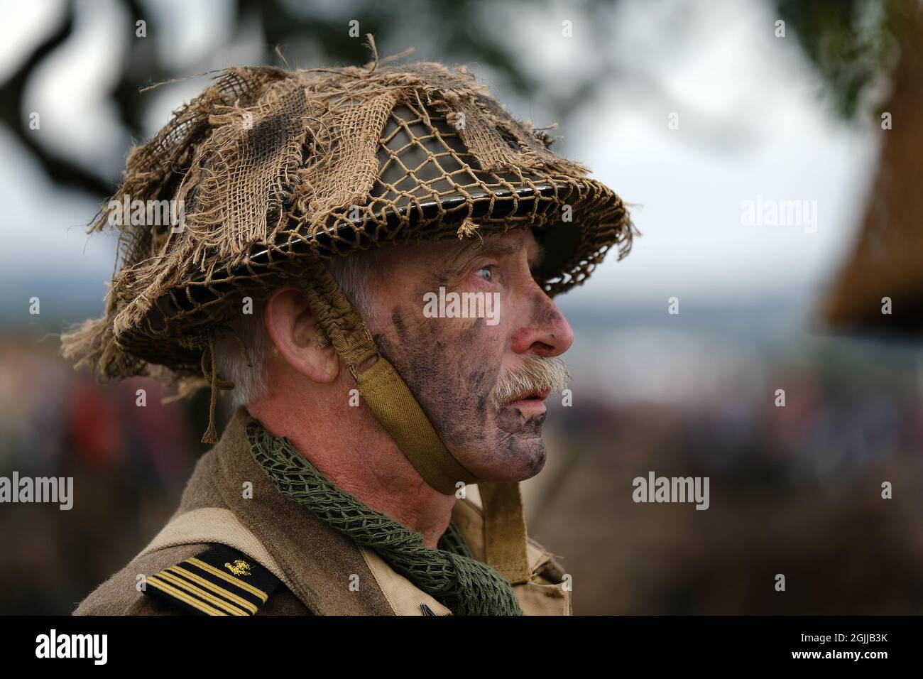 Enactors vestito in seconda guerra mondiale British uniforme scena battaglia e stile di vita scene. Foto Stock