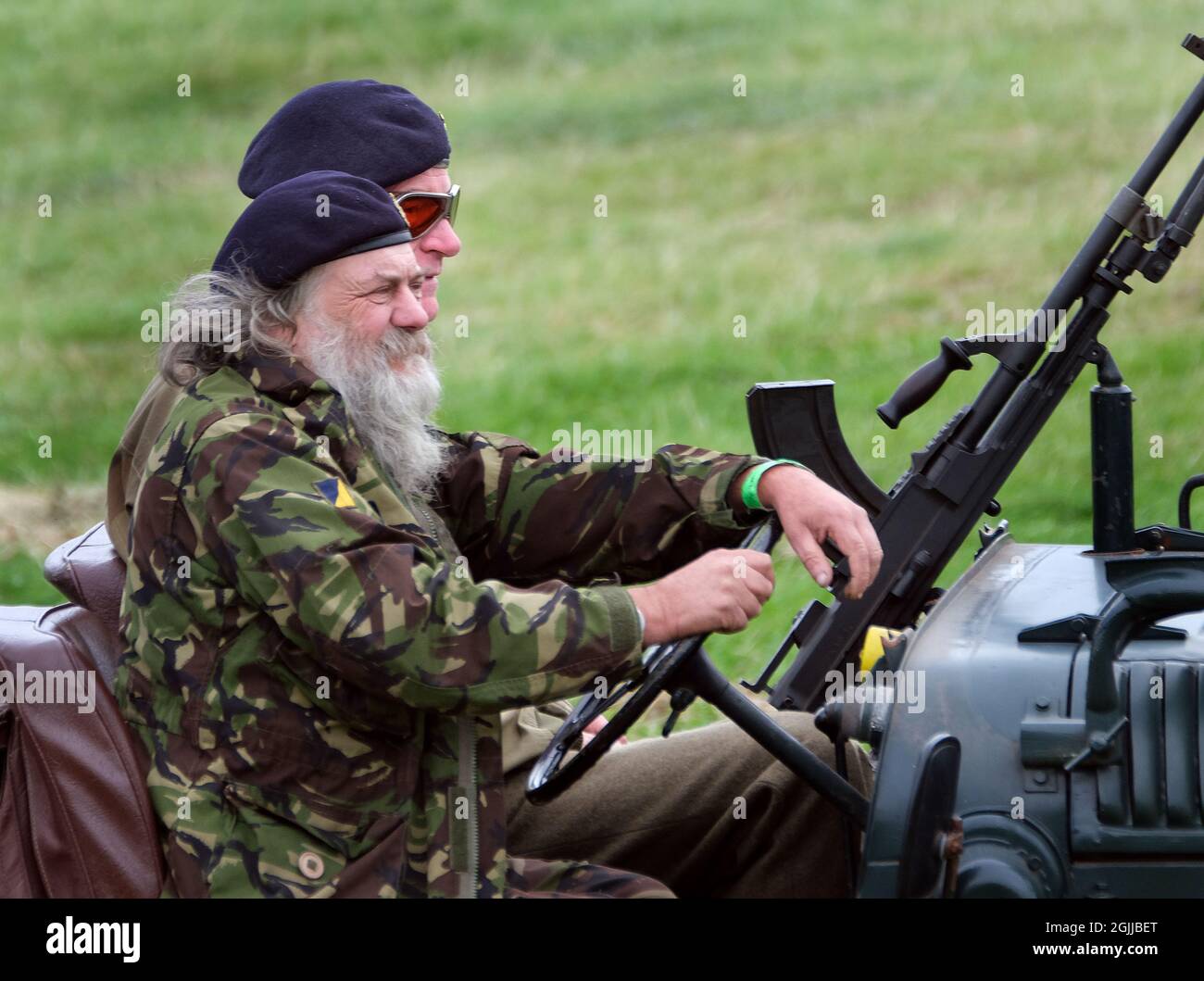 Enactors vestito in seconda guerra mondiale British uniforme scena battaglia e stile di vita scene. Foto Stock