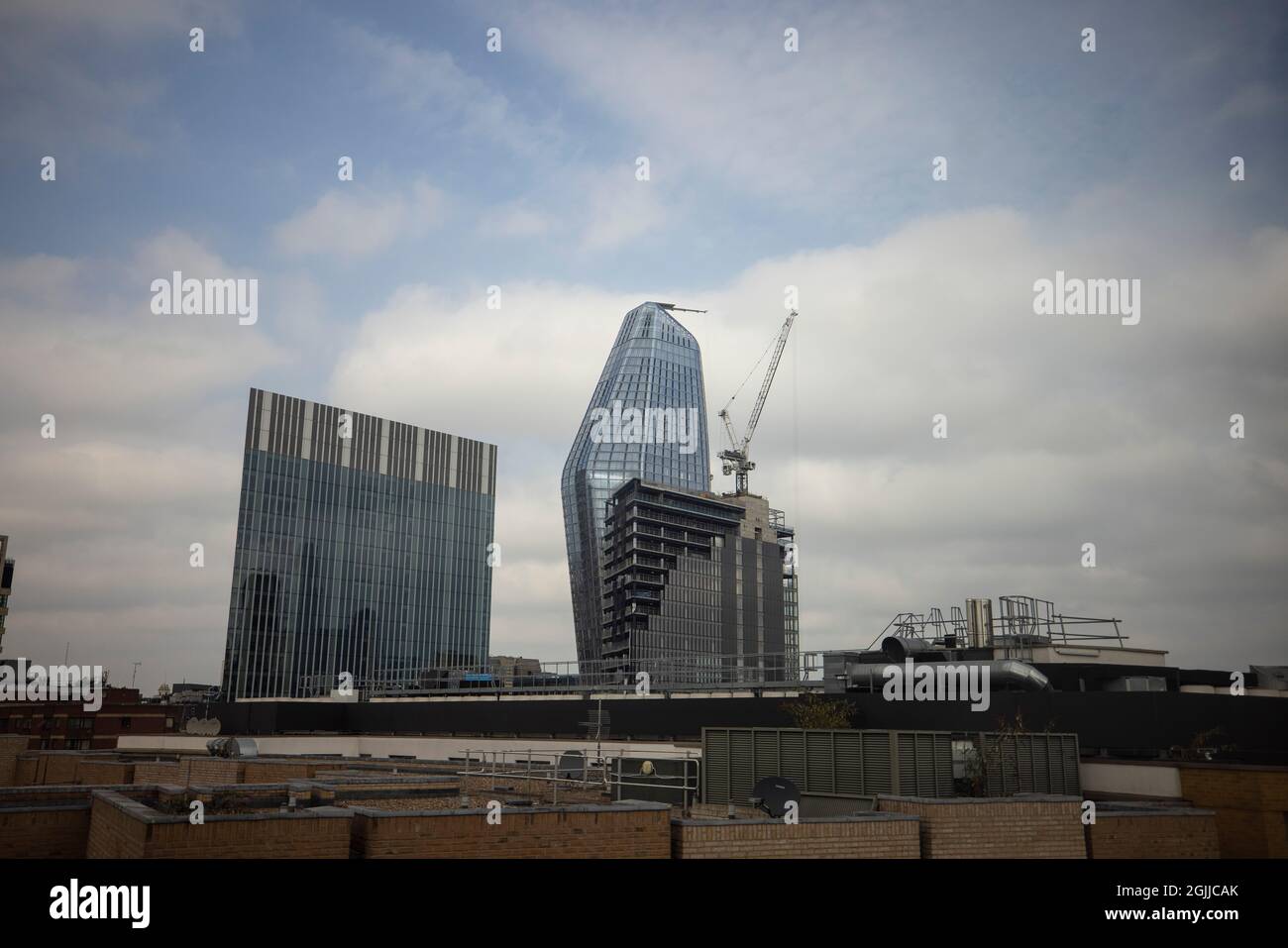 One Blackfriars - uno sviluppo ad uso misto al No. 1 Blackfriars Road a Bankside, Londra. E 'noto informalmente come il vaso o il Boomerang a causa di esso Foto Stock