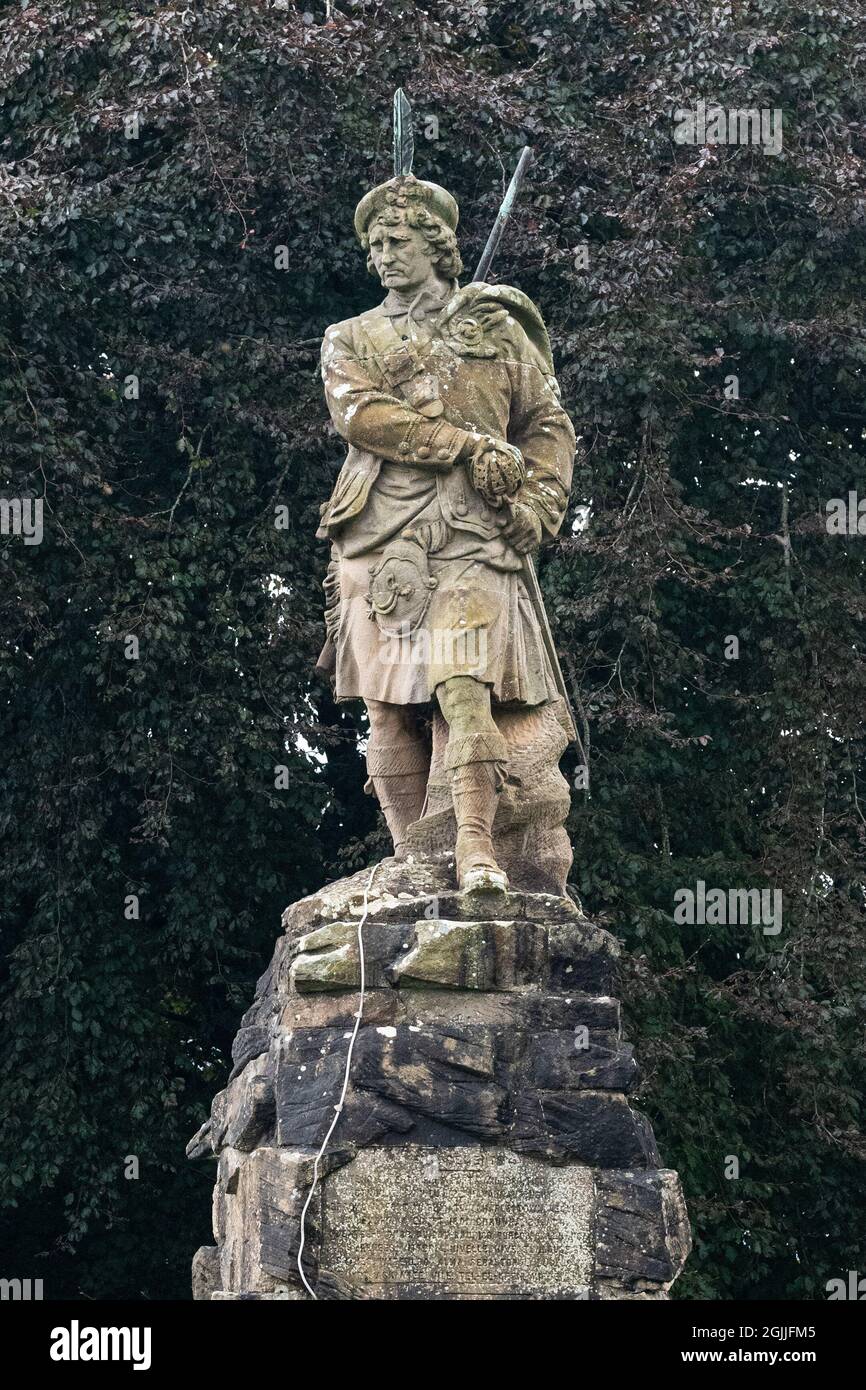 The Black Watch Memorial - grande cairn sormontato con la statua di Farquhar Shaw privato - Aberfeldy, Perth e Kinross, Scozia, Regno Unito Foto Stock