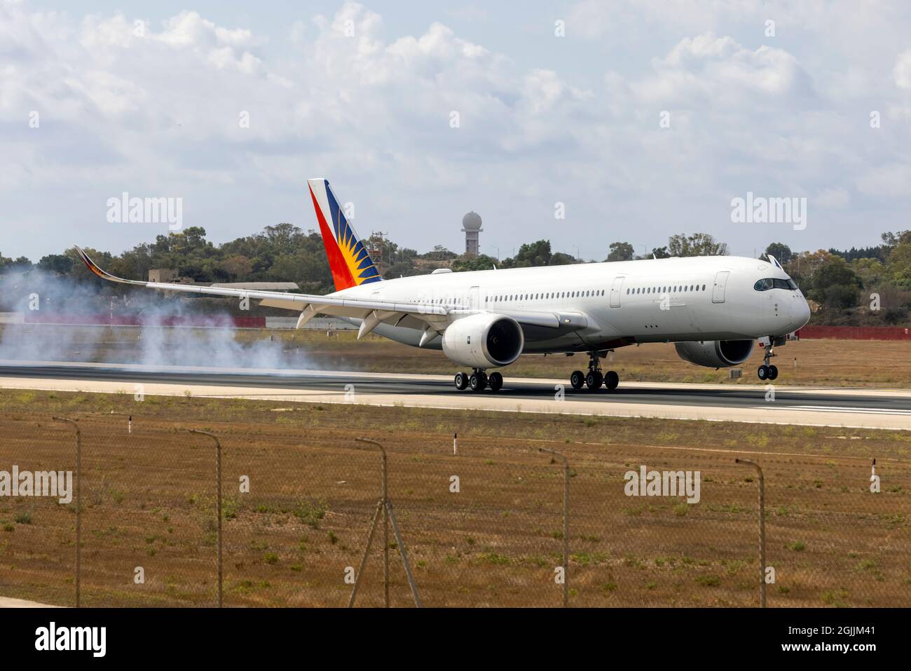 Lufthansa Technik Airbus A350-941 (REG: D-AAEU) in arrivo per la manutenzione da trasferire ad uso regolare Lufthansa. Foto Stock