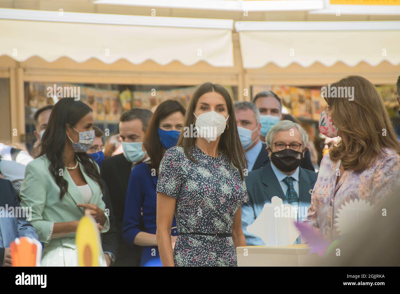 Letizia la regina di Spagna partecipa al ritorno della fiera del libro a Madrid la Fiera del libro di Madrid ritorna al parco El Retiro dopo la pausa dello scorso anno, quando la pandemia del Covid-19 ha costretto a celebrare questo mitico appuntamento con la cultura in formato digitale. La Fiera inizia il 10 settembre e durerà fino al 26. Ciò si svolgerà con speciali misure di prevenzione come la limitazione della capacità al 75% o la riduzione dello spazio da 1,400 metri a circa 500, oltre all'uso obbligatorio della maschera, il mantenimento della distanza di sicurezza o la preferenza per il pagamento con carta. Poll Foto Stock