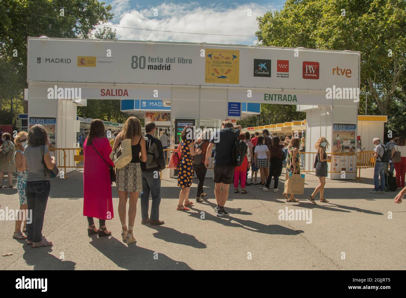 Letizia la regina di Spagna partecipa al ritorno della fiera del libro a Madrid la Fiera del libro di Madrid ritorna al parco El Retiro dopo la pausa dello scorso anno, quando la pandemia del Covid-19 ha costretto a celebrare questo mitico appuntamento con la cultura in formato digitale. La Fiera inizia il 10 settembre e durerà fino al 26. Ciò si svolgerà con speciali misure di prevenzione come la limitazione della capacità al 75% o la riduzione dello spazio da 1,400 metri a circa 500, oltre all'uso obbligatorio della maschera, il mantenimento della distanza di sicurezza o la preferenza per il pagamento con carta. Poll Foto Stock