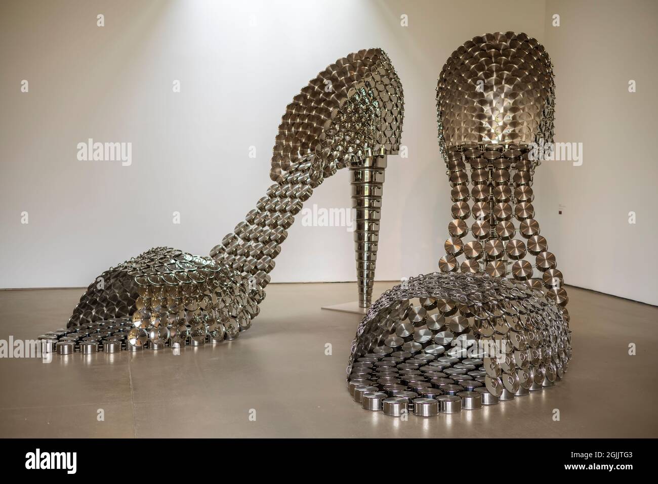Marilyn 2011 scultura moderna dell'artista portoghese Joana Vasconcelos presso lo Yorkshire Sculpture Park vicino Wakefield, Regno Unito Foto Stock