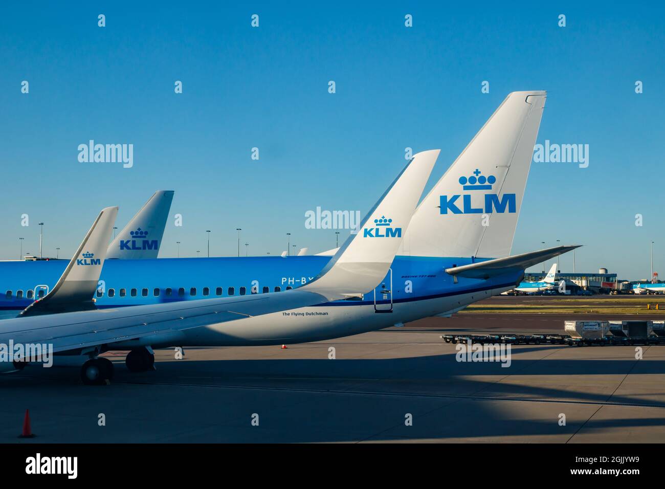 Amsterdam, Paesi Bassi - 17 luglio 2021: KLM Plains all'aeroporto di Schiphol. Foto Stock