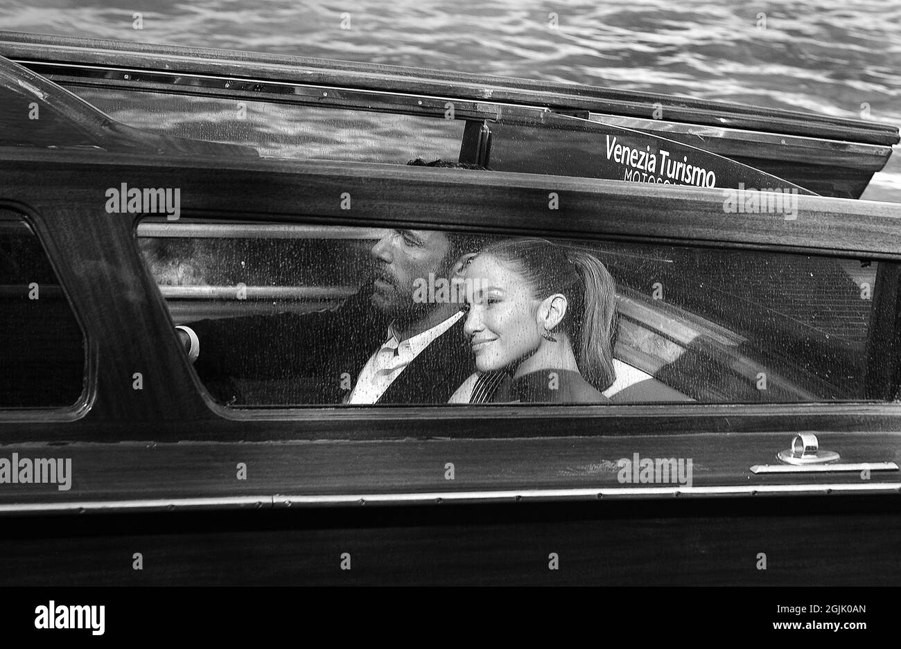 Venezia, Italia. 10 Settembre 2021. VENEZIA, ITALIA - 10 SETTEMBRE: Jennifer Lopez, ben Affleck, arriva al 78° Festival Internazionale del Cinema di Venezia il 10 settembre 2021 a Venezia. Credit: dpa/Alamy Live News Foto Stock