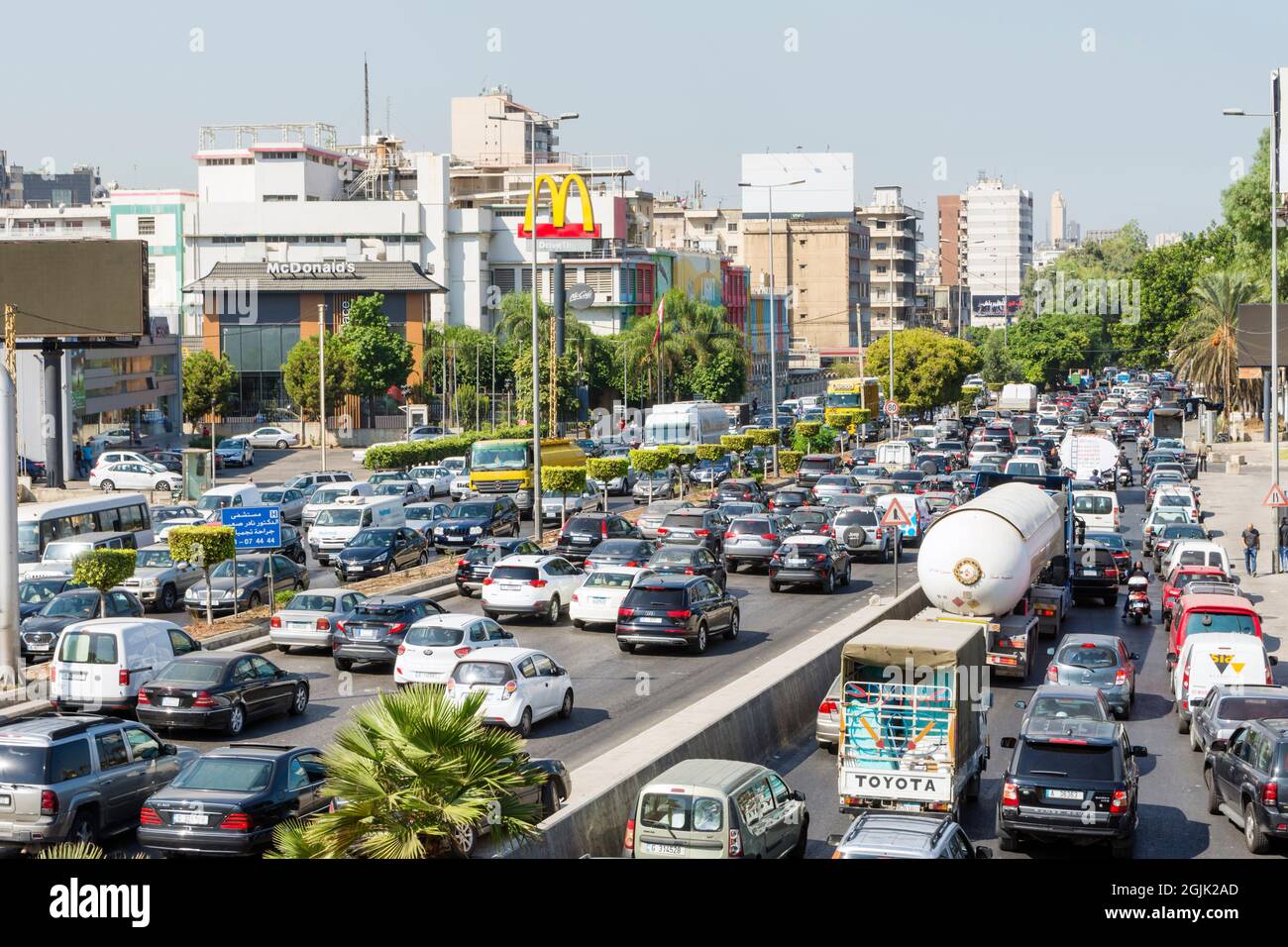 Traffico pesante sulla Dora Highway, Beirut, Libano Foto Stock