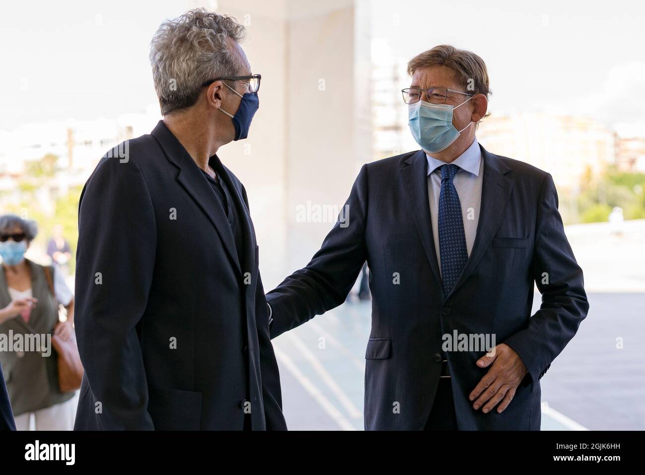 Ximo Puig presidente della Generalitat di Valencia e Mariano Barroso presidente dell'Accademia delle Arti e delle Scienze del movimento di Spagna, visto durante la presentazione al Palau de les Arts.Goya Awards è un evento annuale dell'Accademia delle Arti e delle Scienze del movimento di Spagna, Con lo scopo di premiare i migliori professionisti in ognuna delle diverse specialità del cinema spagnolo. L'evento è stato presentato e la sua 36° edizione si terrà in occasione della fine della celebrazione dell'anno Berlanga (dal 1 al 2 febbraio) 12 2022) Foto Stock