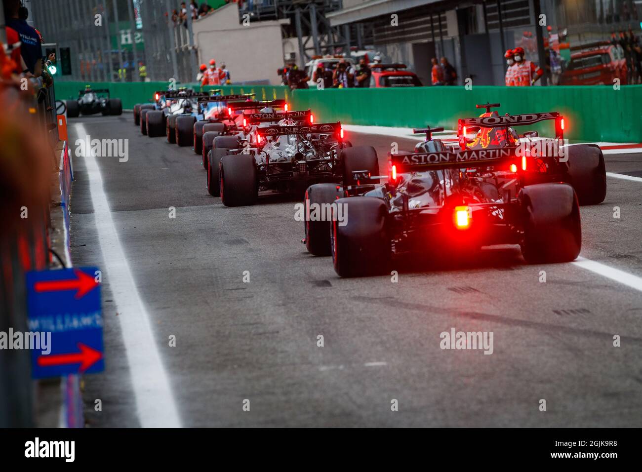 Monza, Italia. 10 Settembre 2021. Pitlane: 18 PASSEGGIO Lance (CAN), Aston Martin F1 AMR21, 33 VERSTAPPEN Max (nld), Red Bull Racing Honda RB16B, 44 HAMILTON Lewis (gbr), Mercedes AMG F1 GP W12 e Performance, in azione durante la Formula 1 Heineken Gran Premio D'italia 2021, Gran Premio d'Italia, 14° round del FIA Formula uno World Championship 2021 dal 9 al 12 settembre 2021 sull'Autodromo Nazionale di Monza, a Monza, Italia - Photo Florent Gooden / DPPI Credit: DPPI Media/Alamy Live News Credit: DPPI Media/Alamy Live News Foto Stock