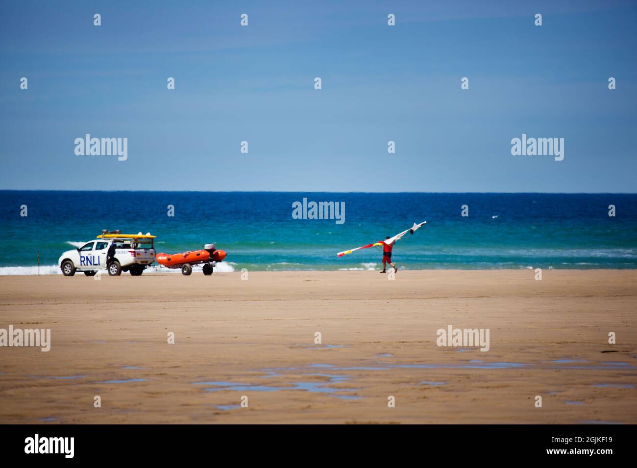 Bagnino presso una spiaggia Cornish Foto Stock
