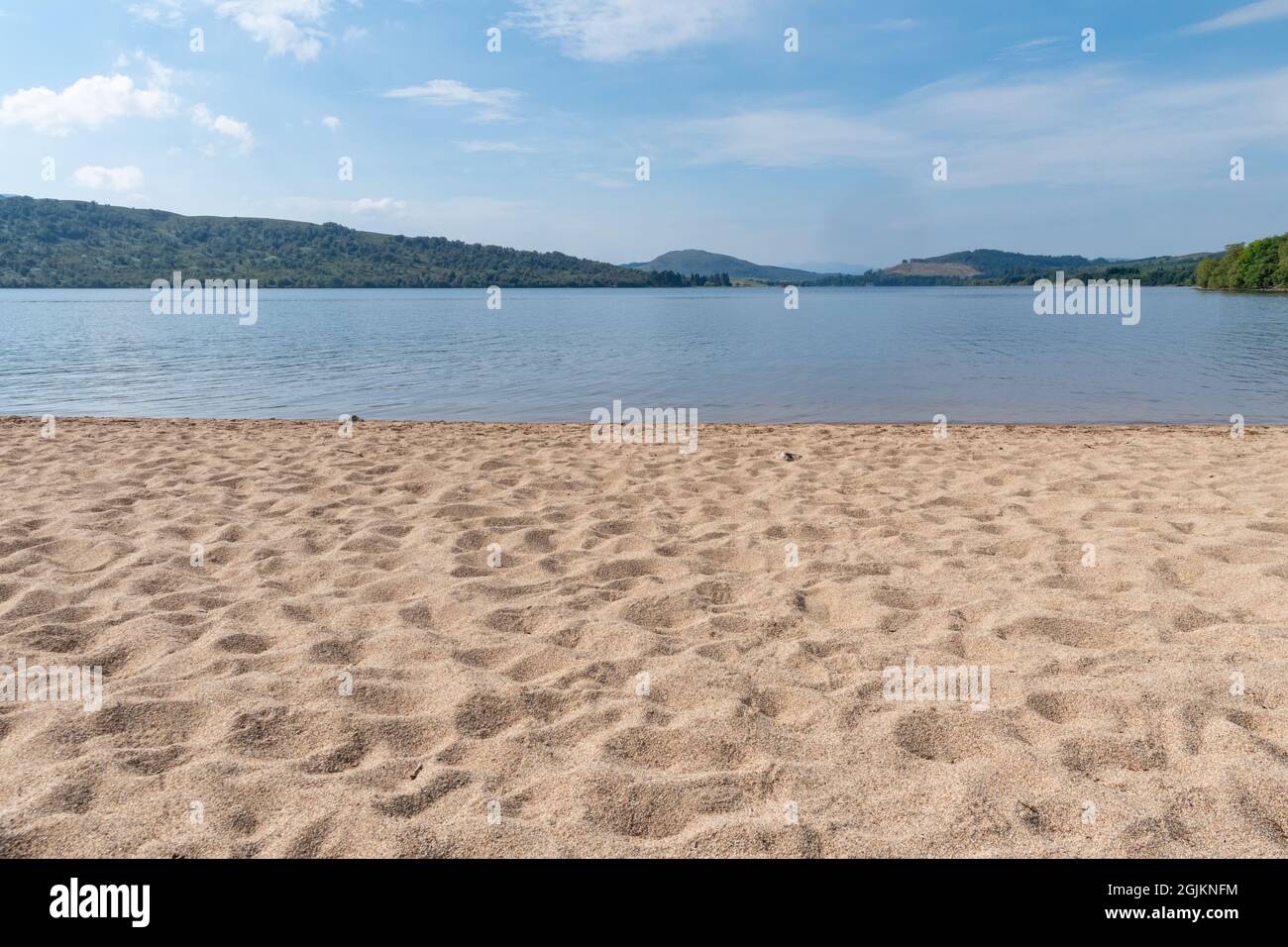 Loch Rannoch Beach - una piccola spiaggia di sabbia informale sul lato nord di Loch Rannoch, Perth e Kinross, Scozia, Regno Unito Foto Stock