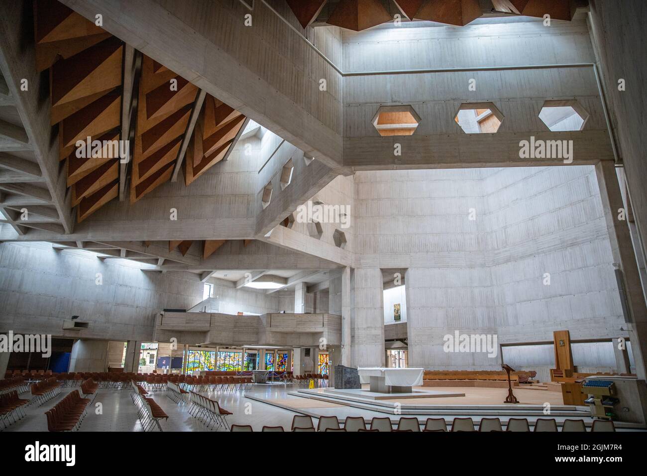 All'interno della Chiesa Cattolica Romana della Cattedrale dei SS. Pietro e Paolo, Clifton, Bristol, Regno Unito Foto Stock